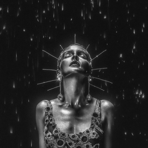 Lauren Mayberry – Vicious Creature