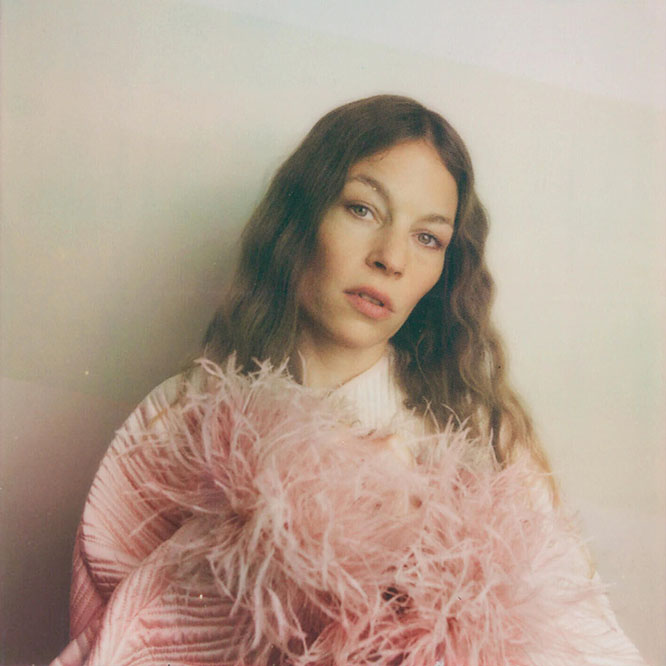 Anna Rossinelli – Heat