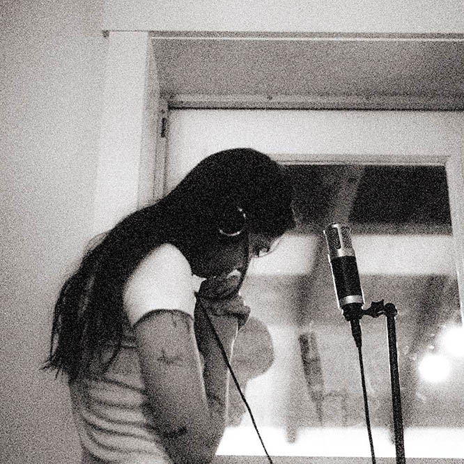 Lizzy McAlpine – Older (and Wiser)